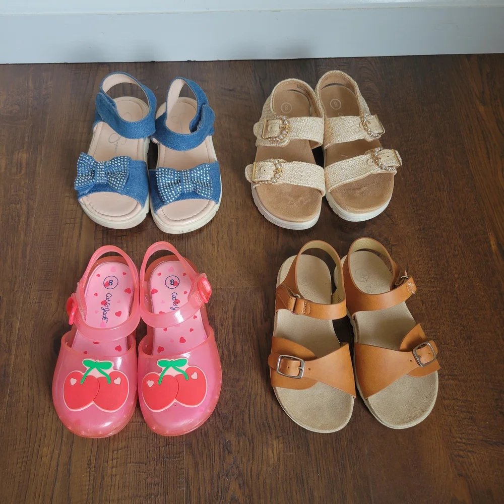 Four pairs of sandals - Picture 1 of 9